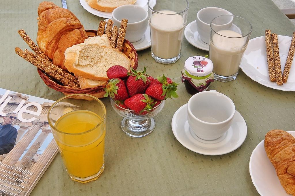 Rolandos Apartments Agios Gordios  Zewnętrze zdjęcie